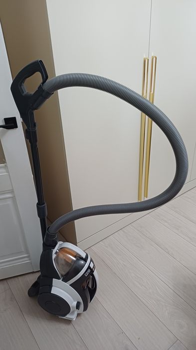 Продам пылесос LG