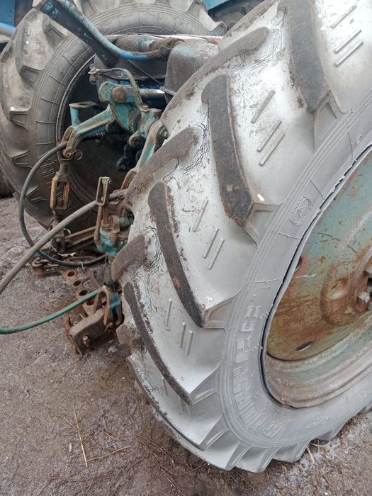 мТз-80 по болтам.