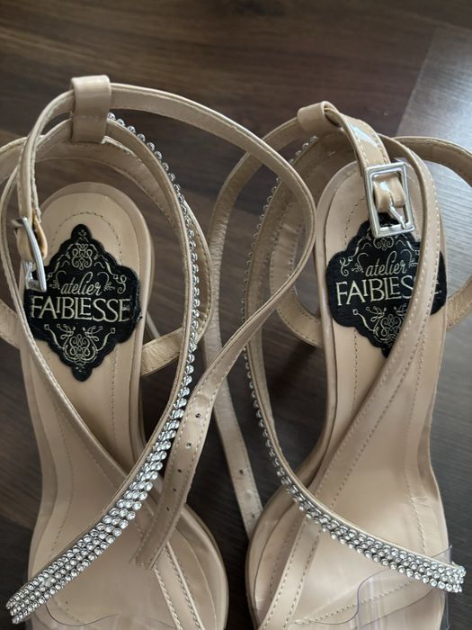 Sandale elegante,Atelier Faiblesse,piele lacuita!