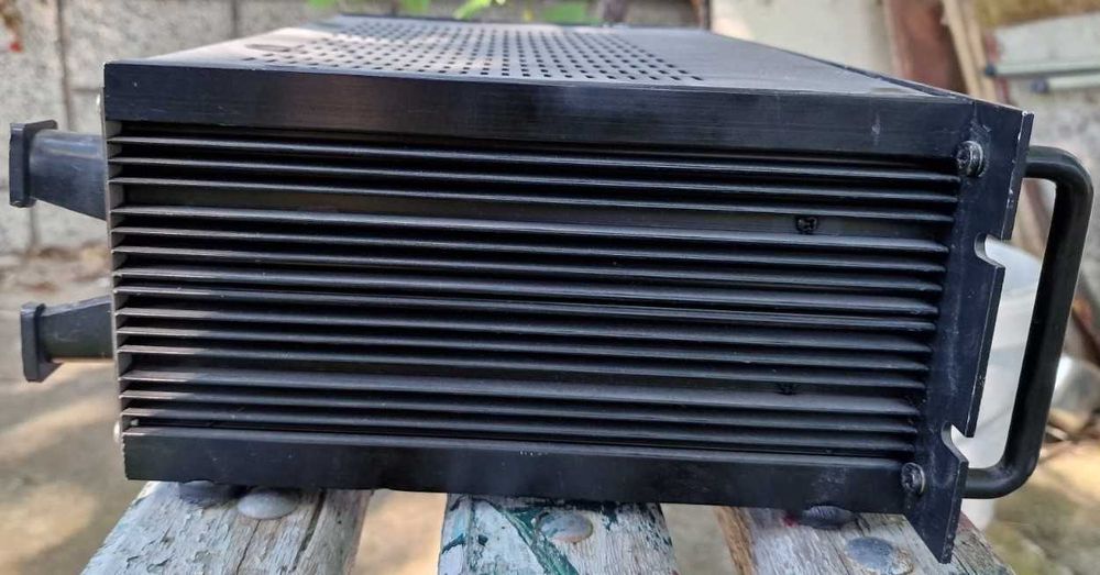 Професионален усилвател на немската фирма Monacor PA 2000