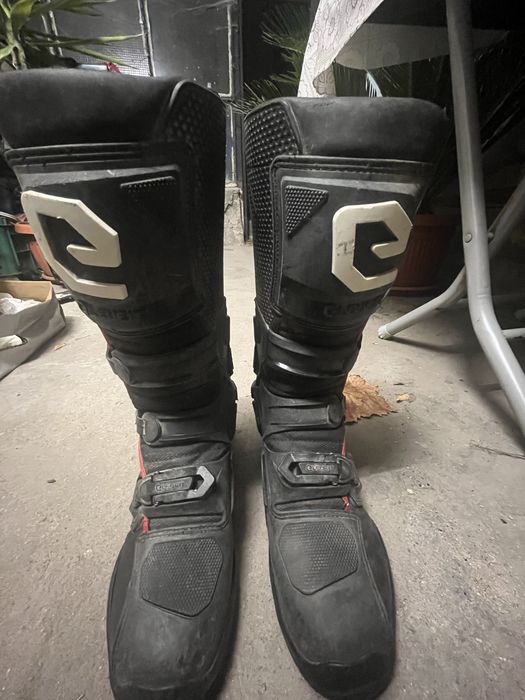 Продавам бутуши X-PRIVILEGE BLACK за кросов мотор в отлично състояние