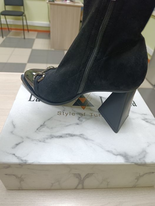 Продам черные ботильоны