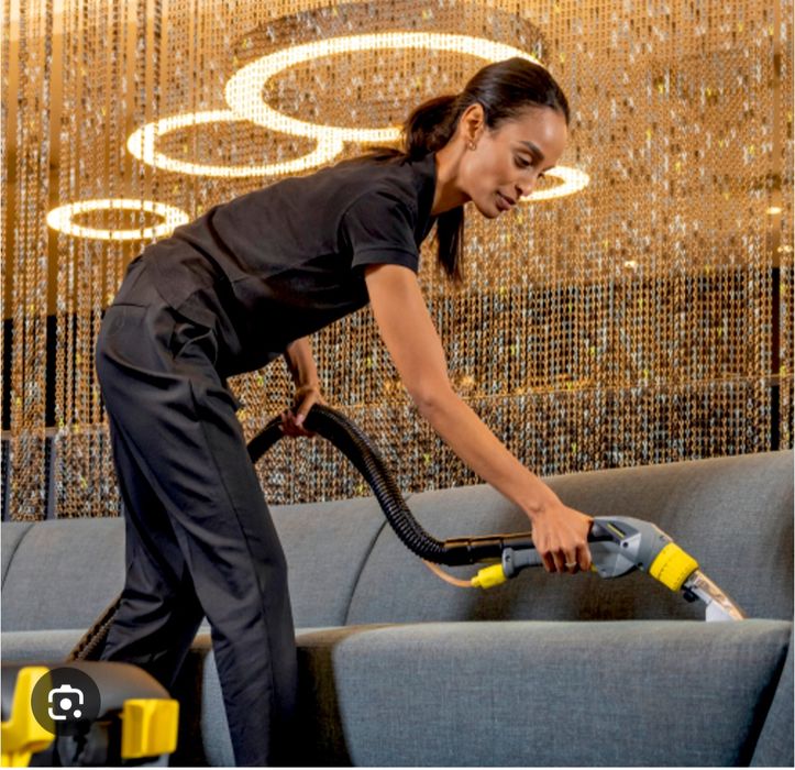 Închiriez Karcher Puzzi 10/1 – aparat curățat covoare/tapițerii
Preț: 150 RON / 24 ore