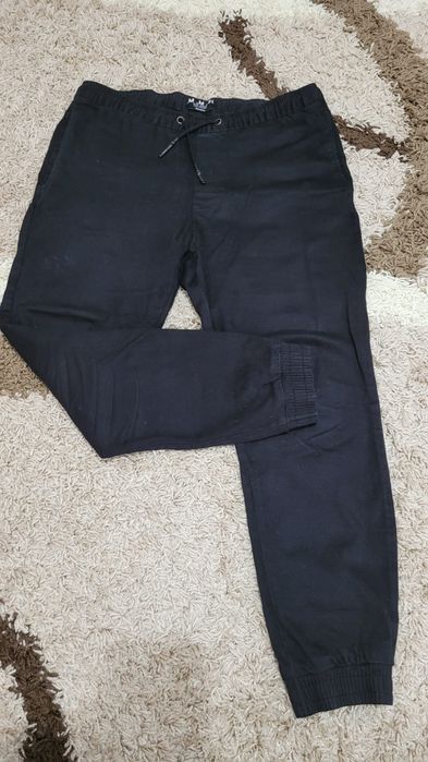 Blugi bershka marimea M