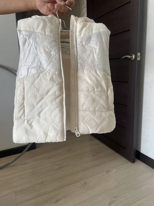 Продам детскую куртку и жилет