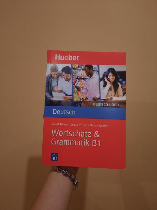 Помагала по английски и немски език