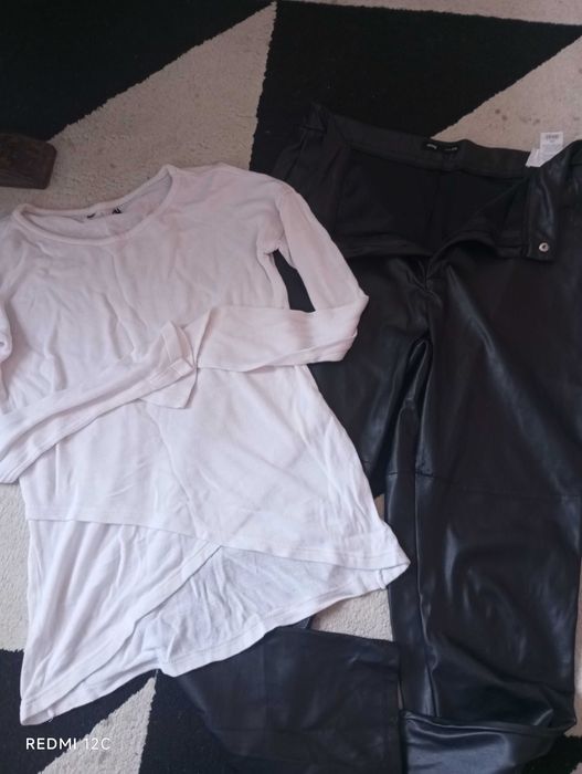 Актуален модел кожен панталон и актуална блузка туника.