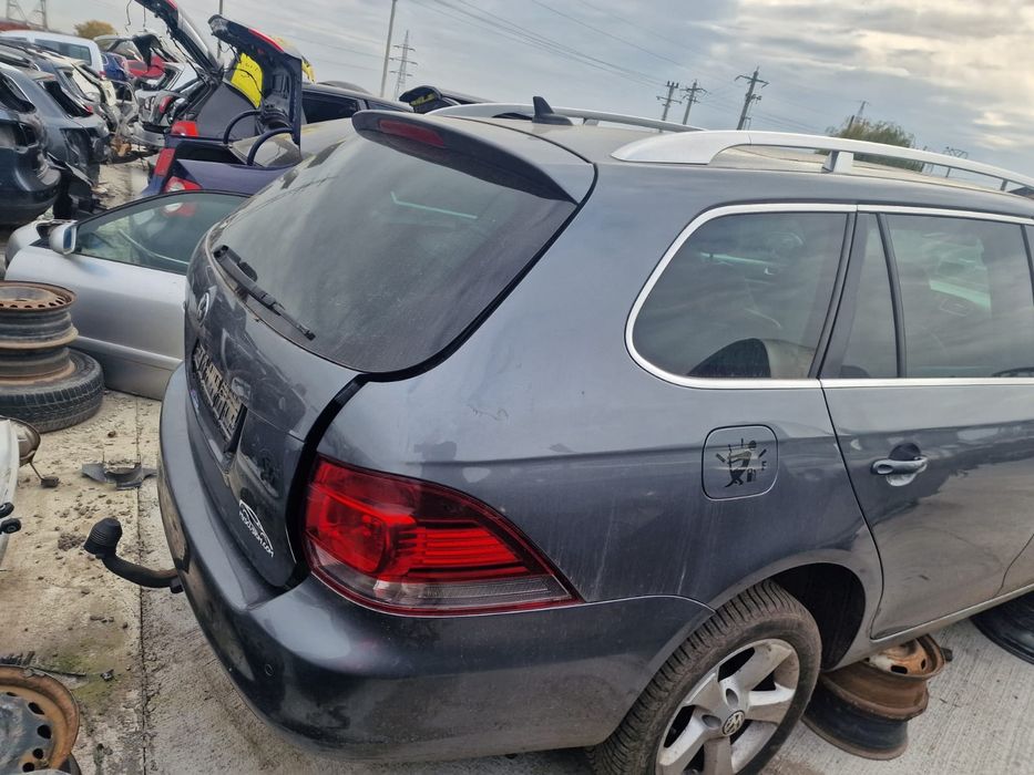 Dezmembram Volkswagen Golf 6 Combi 2011 1.6tdi CAY