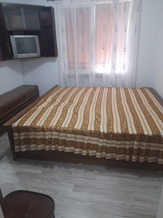 Inchiriez apartament cu 3 camere