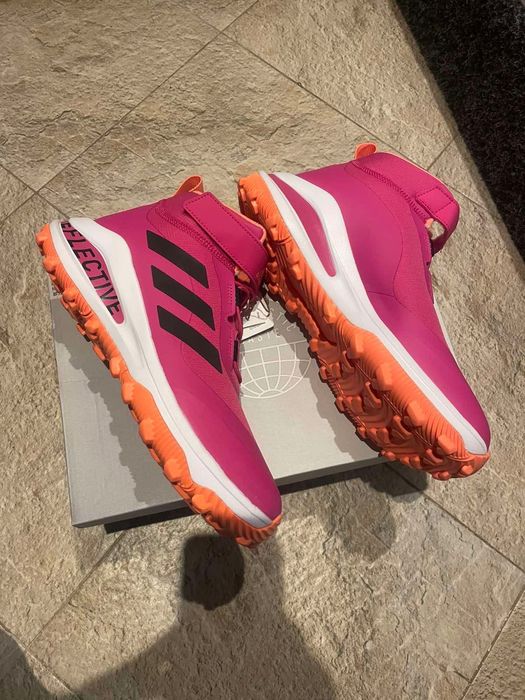 Adidas нови ,налични размери 38 и 40