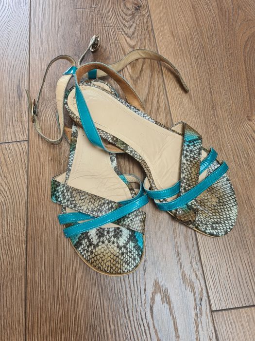 Sandale cu talpa joasă