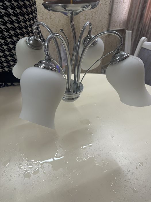 Люста   4  штук.