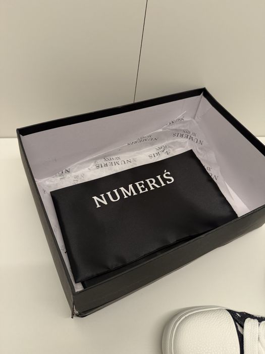 Numeris Negru cu Alb
