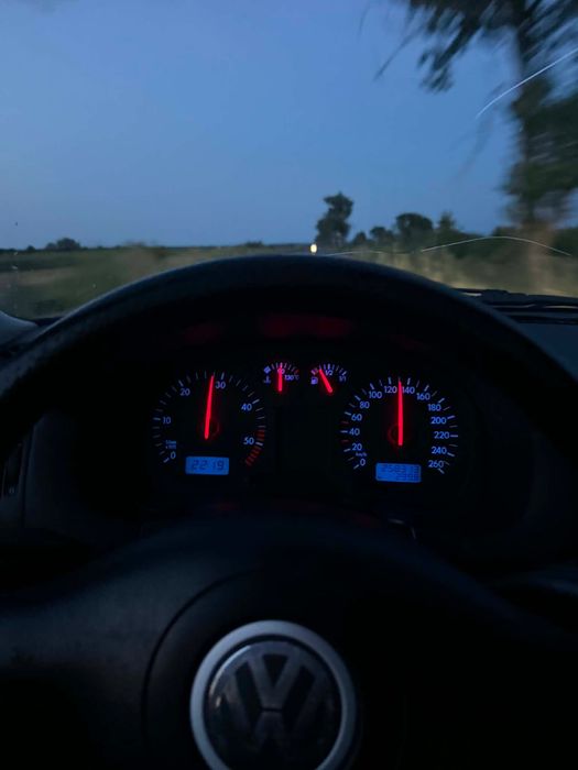 VOLKSWAGEN Golf 2003 — imagine 5
