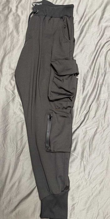Pantaloni sport moderni
