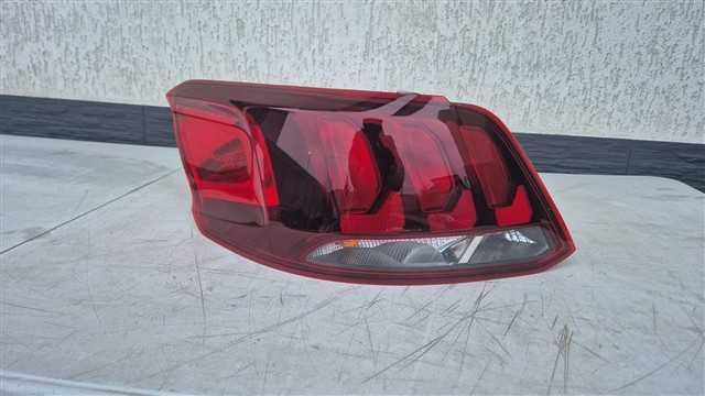 Stop Lampa Stanga spate pe aripa Peugeot 301 cod 9817301180
