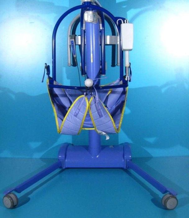 Macara pentru ridicarea si transportul pacientilor Arjo Maxi Move