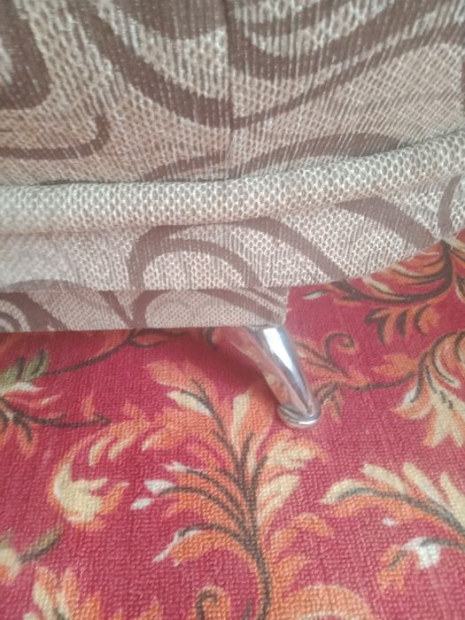 Кресло удобное  на ножках