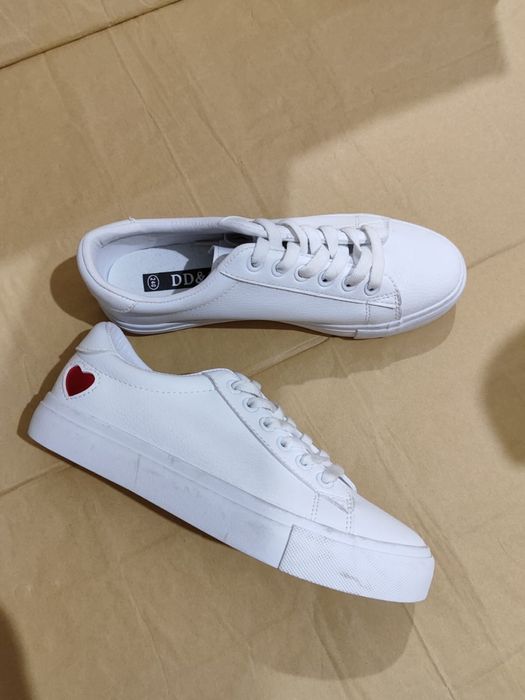 Распродажа кроссовки новые