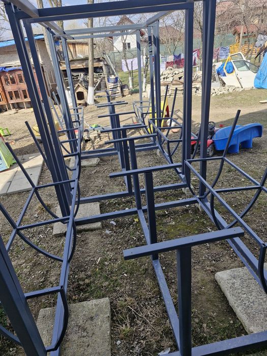 Foișoare cu bănci mobile