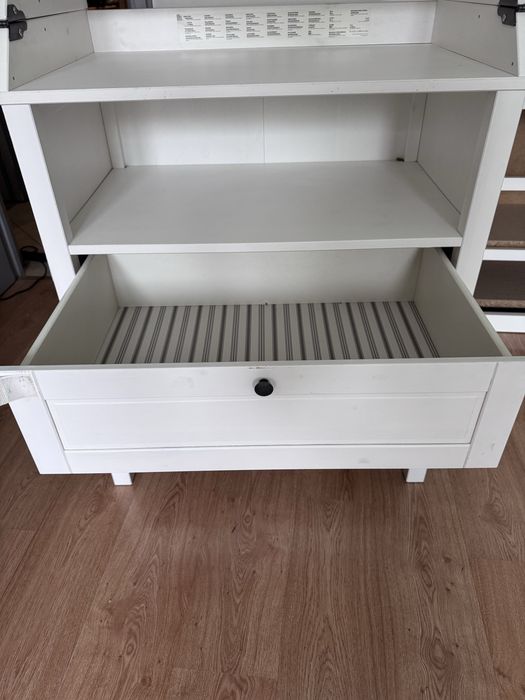 IKEA шкаф с повивалник SUNDVIK