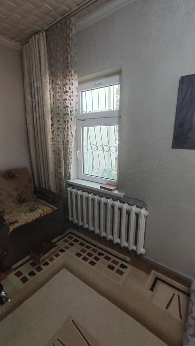 Сергели 4, 2 комнатная, 1 этаж, угловая квартира, подвал и огород