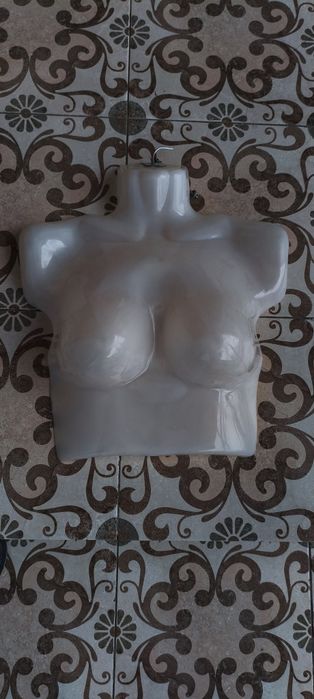 Maniken, ayollar kiymi uchun