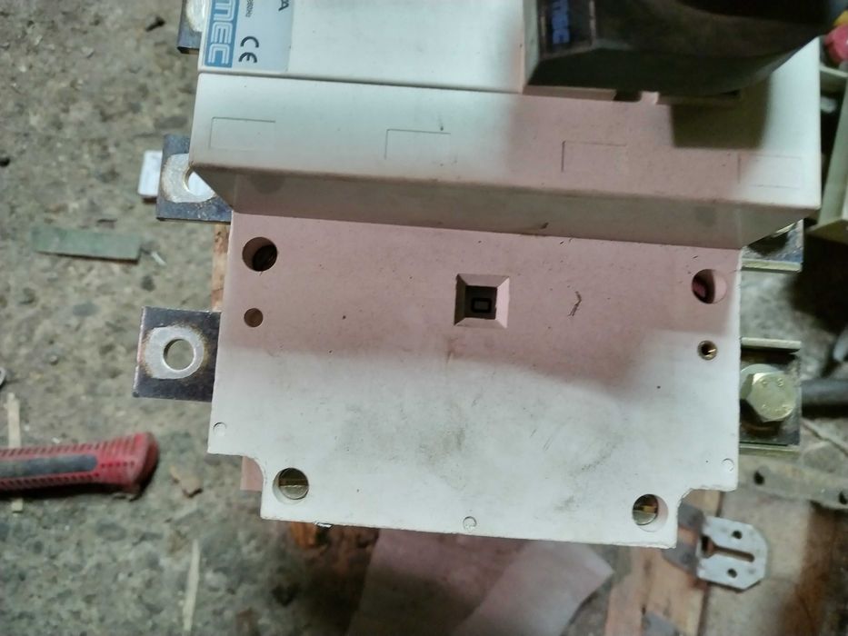 Comutator de putere și siguranțe 380.v