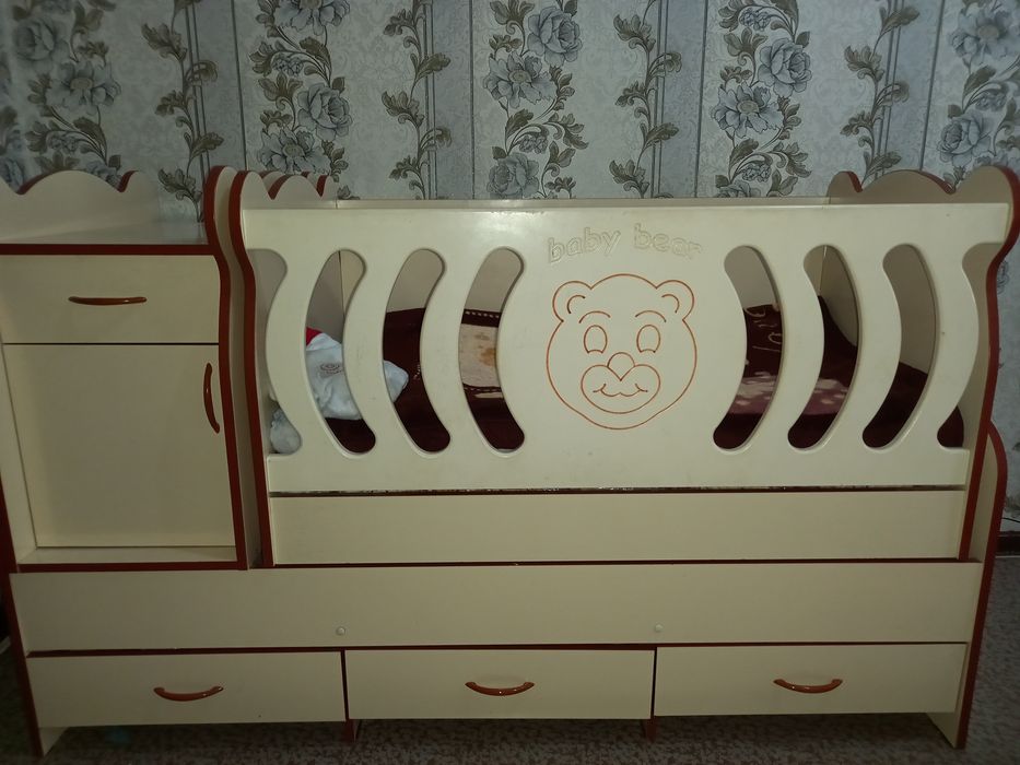 Срочно детский кровать сотилади