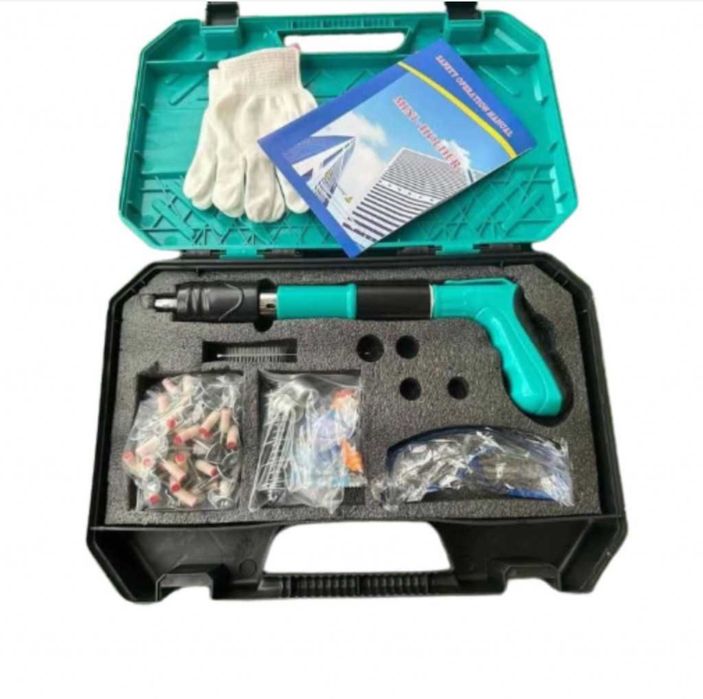 Пистолет за забиване на пирони със заряд в дърво метал бетон+50 пирона