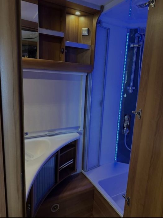 Продава се каравана с масивна дървена конструкция БЕЗ място