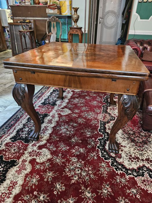 Трапезна маса "Чипъндейл"