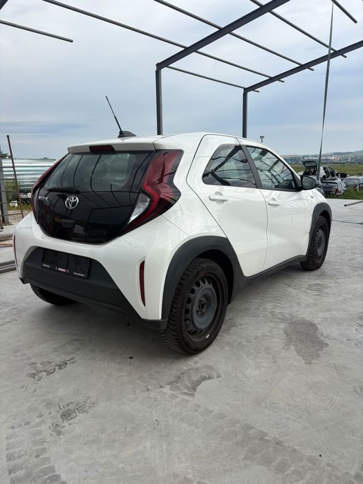 Bara fata capota faruri toyota aygo x