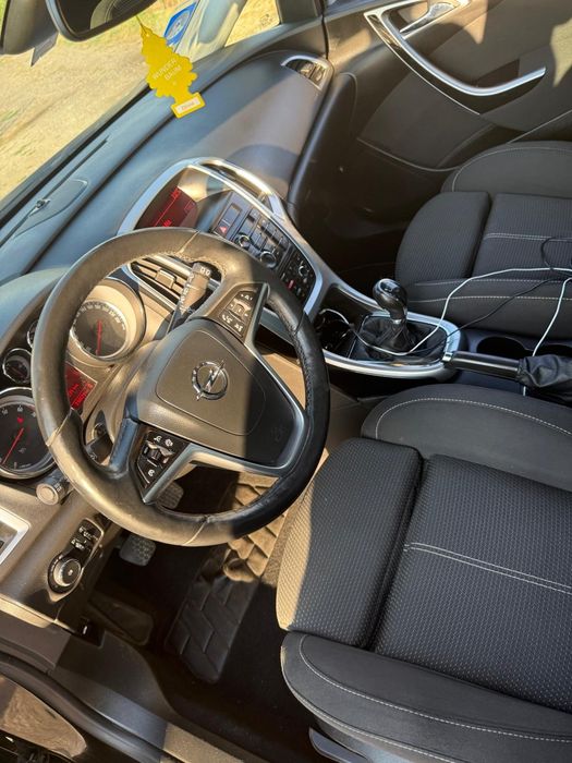 Vând Opel Astra J An 2013