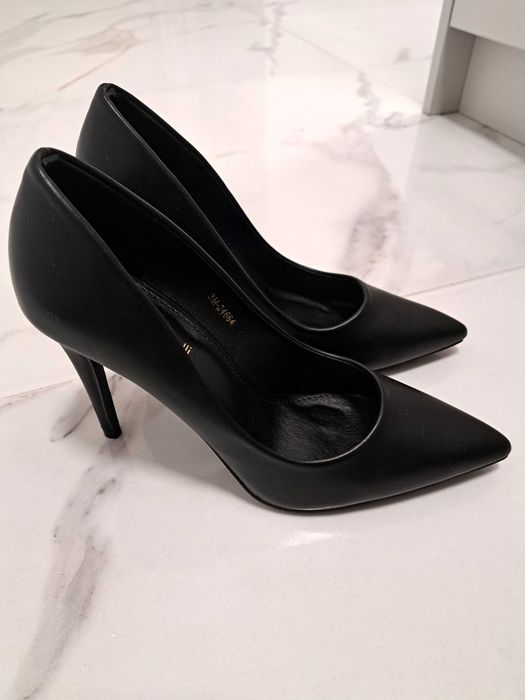 Официални обувки на ток