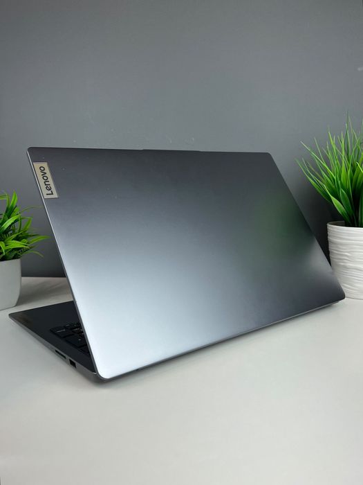 Ноутбук Lenovo Для работы и учебы  Intel Core i5 70050а983