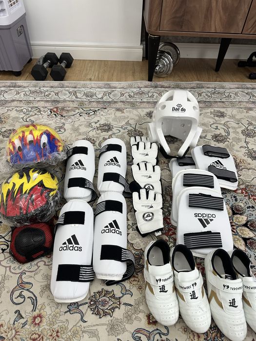 Спротивные одежды для таэквондо