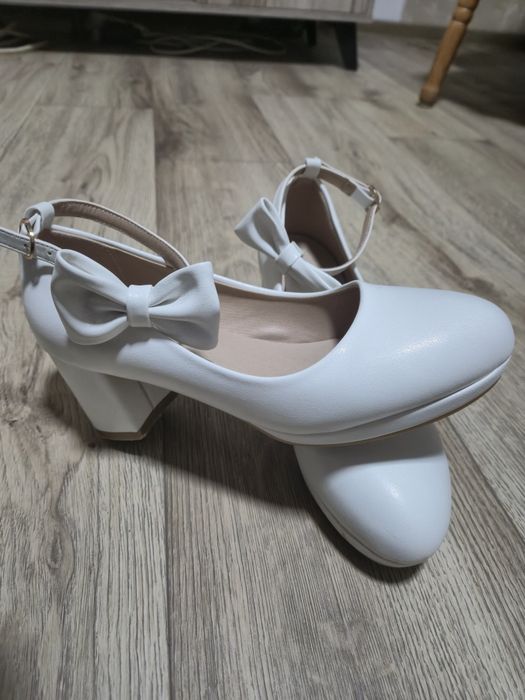 Pantofi eleganti albi/negri