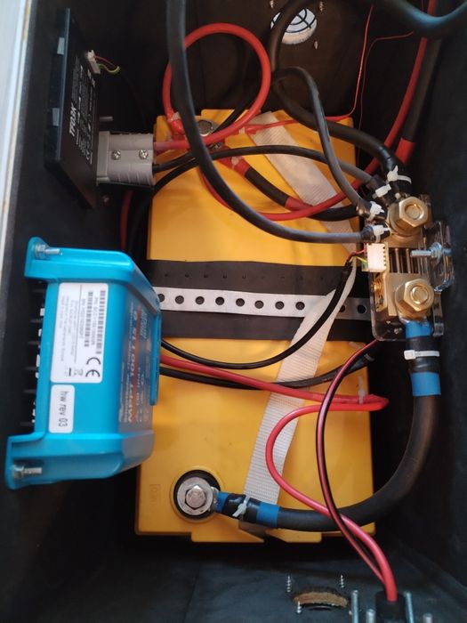 Invertor ,Curent oriunde! Kit solar complet LiFePO4 + Victron + 1000W sinus pur