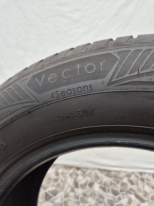 2бр 215 65 16 Goodyear всесезонни 22г