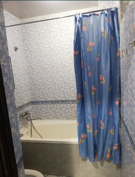 Сдается в аренду 2 комнатная квартира на 1 этаже на массиве Карасу 6.