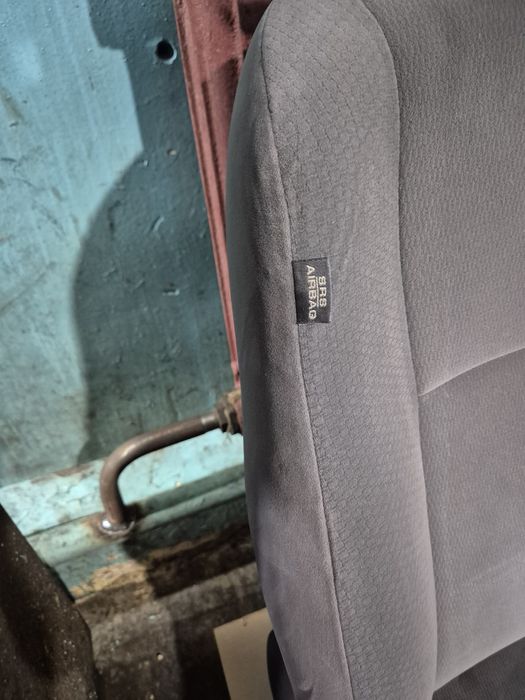 Сиденья передние