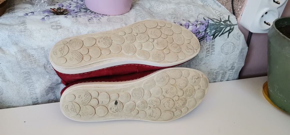 Червени обувки Think! 37.5н.Естествена велур