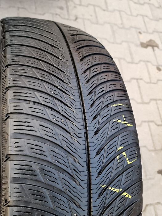 235 60 18 Michelin 2бр.