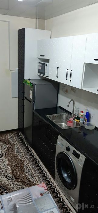 6-mikrorayon Sport kollejni orqa tomoni. 3 xona 85 kv. 5-etaj.
