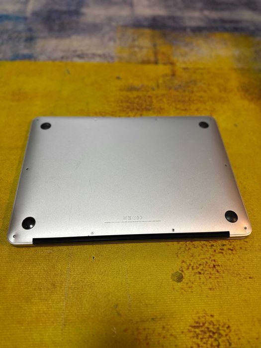 Macbook 2013, big sur, 932 cicluri, i5 , 4gb, ssd 128