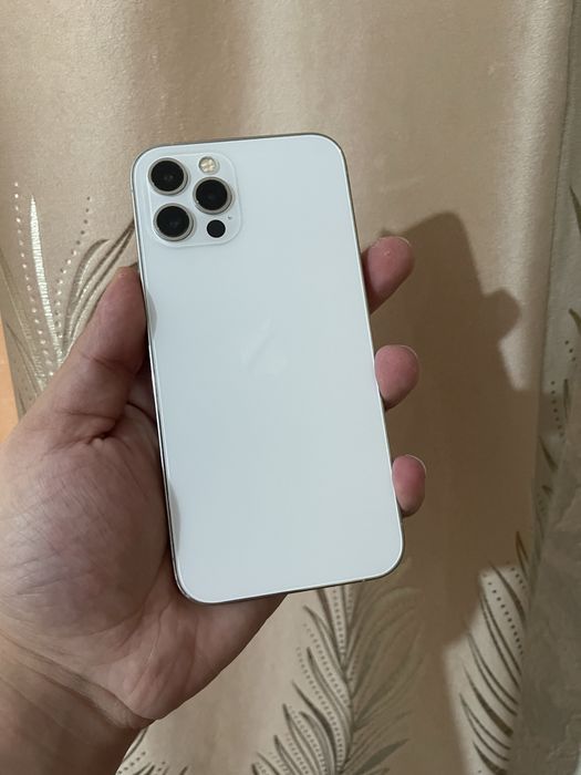 Продается Айфон 12 Pro.