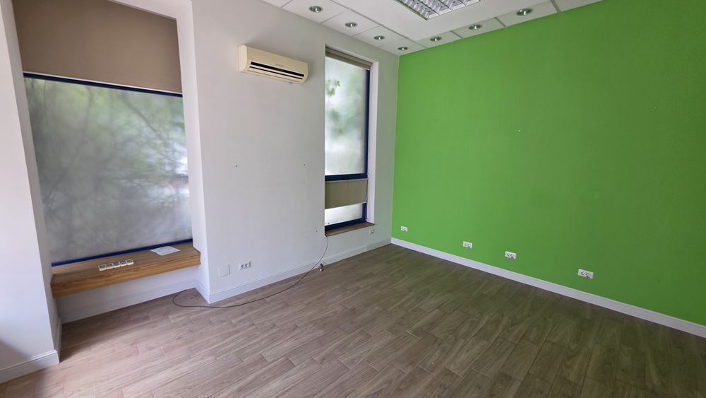Spatiu de inchiriat (750 mp, cladire birouri), ultracentral, Focsani, 6 eur/mp