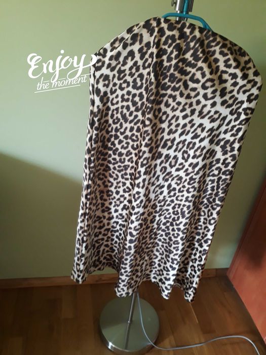 Fusta animal print 36/38 Noua material satinat