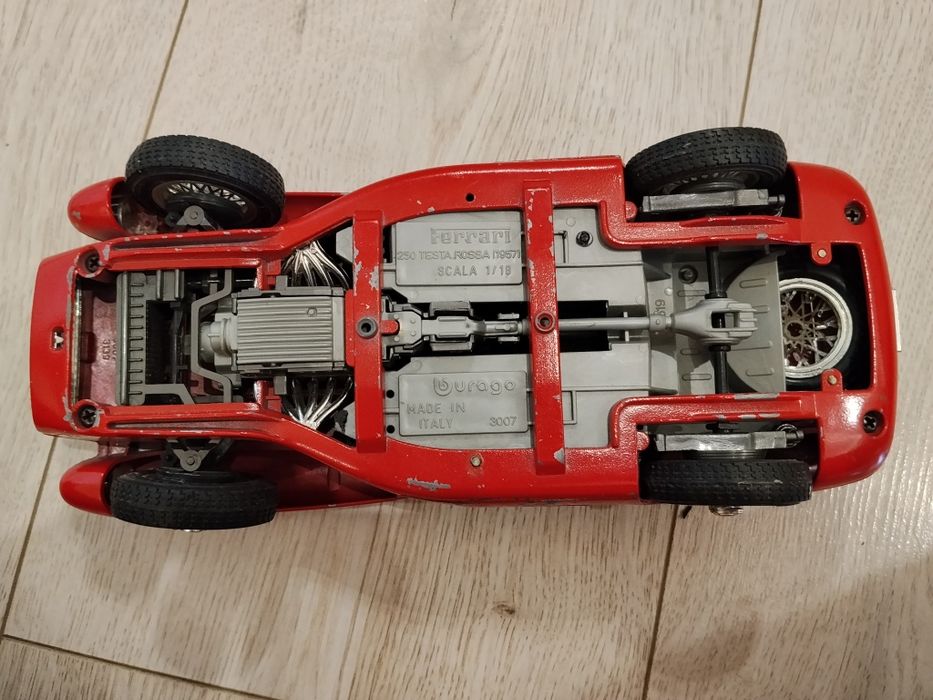Ferrari 250 Testa Rossa (1957) Burago 1:18